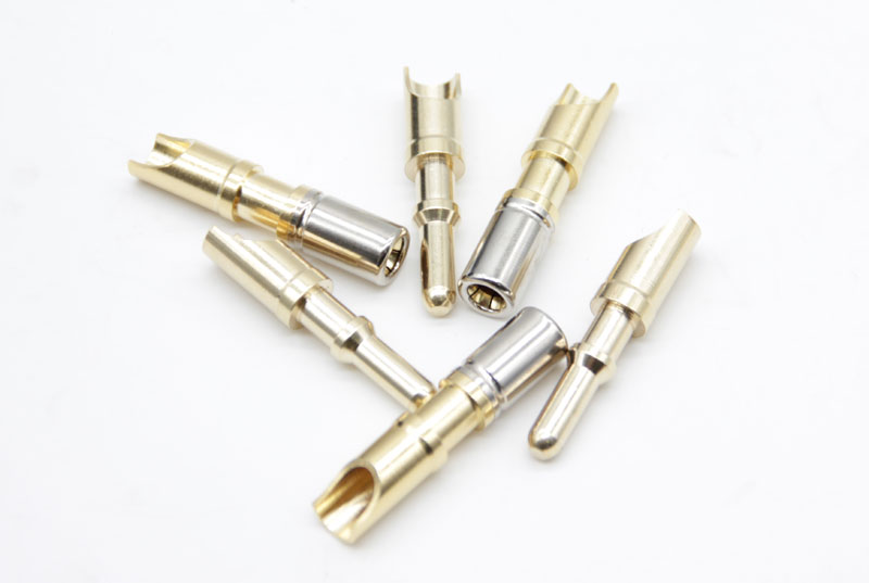 What are the types of connection methods for industrial connectors?